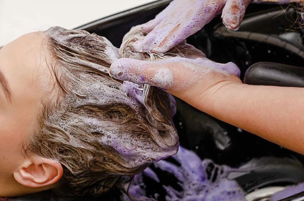 Sampo Ungu untuk Rambut Berwarna Coklat yang Perlu Anda Ketahui